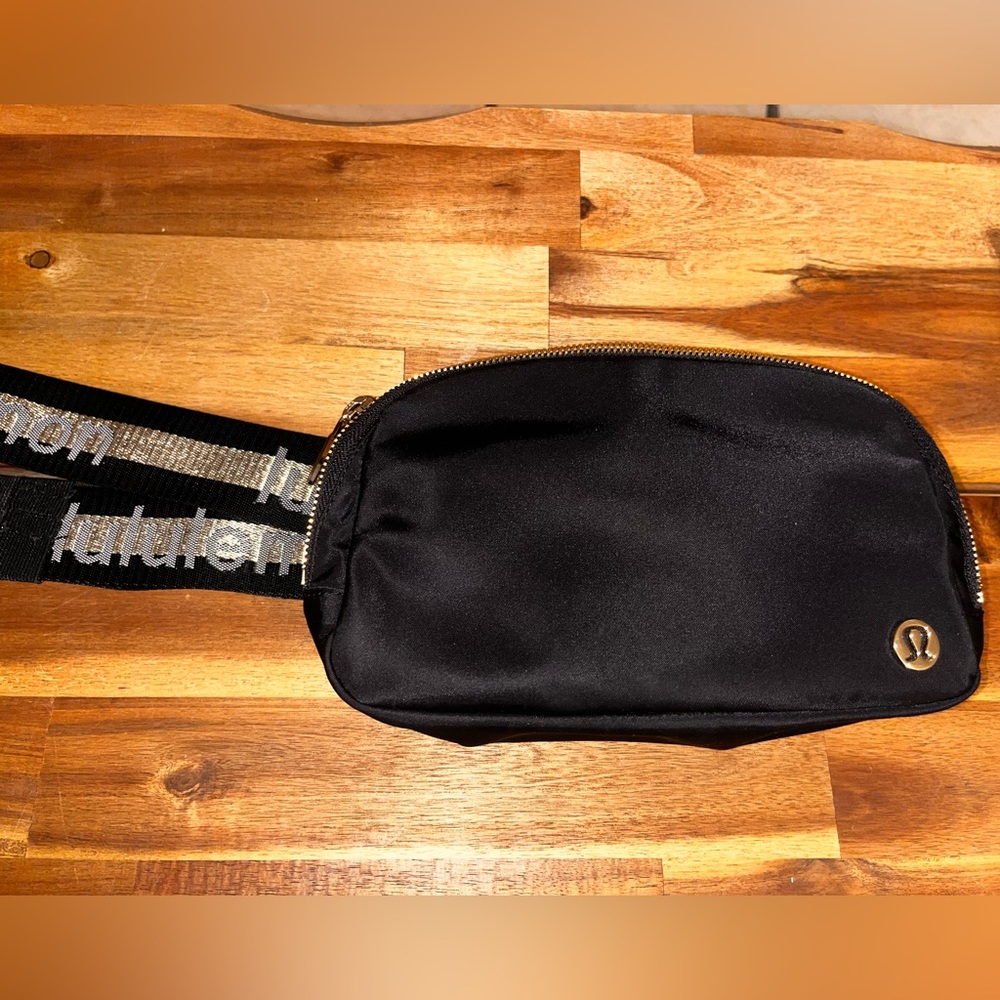 NWT Lululemon Everywhere Belt Bag Black & Gold Wordmark